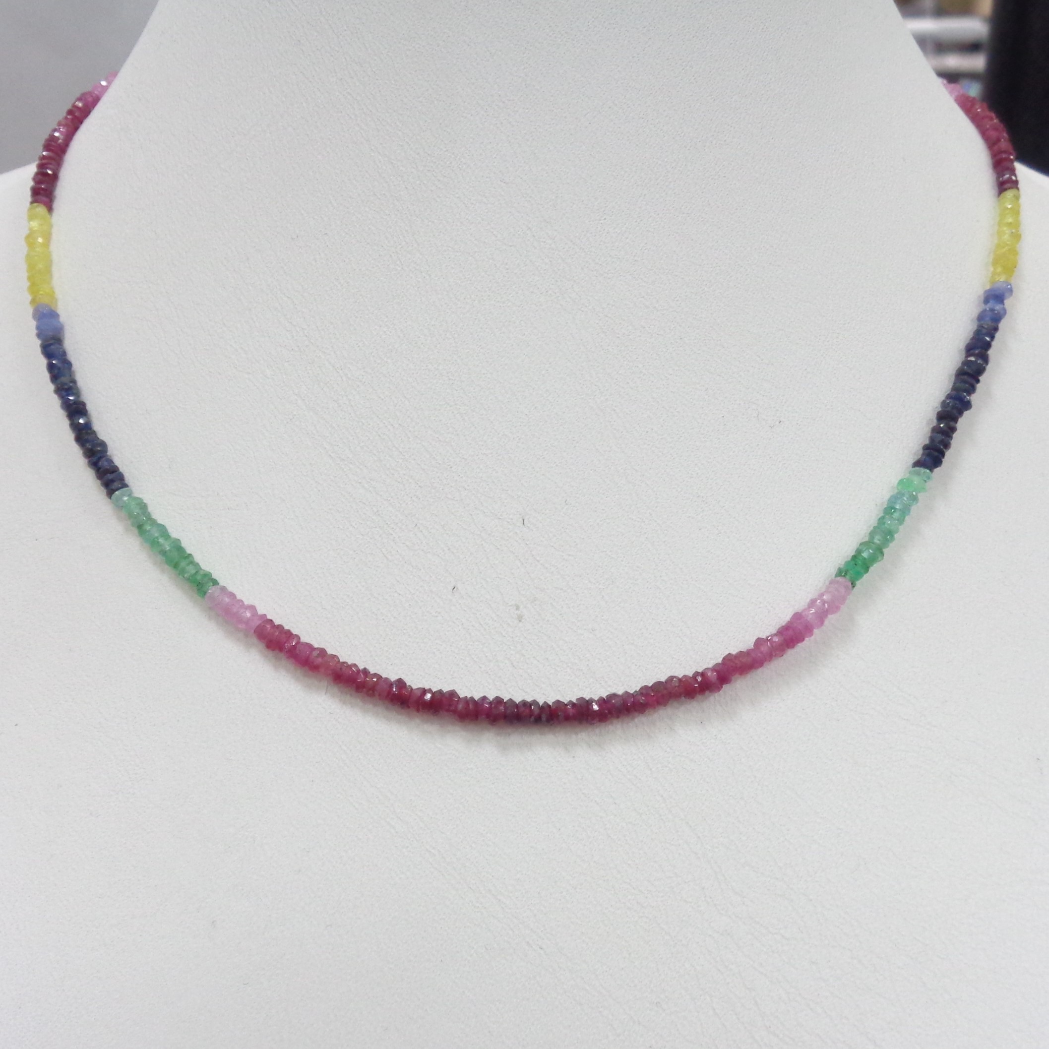 Бусы из рубина, изумруда и сапфира